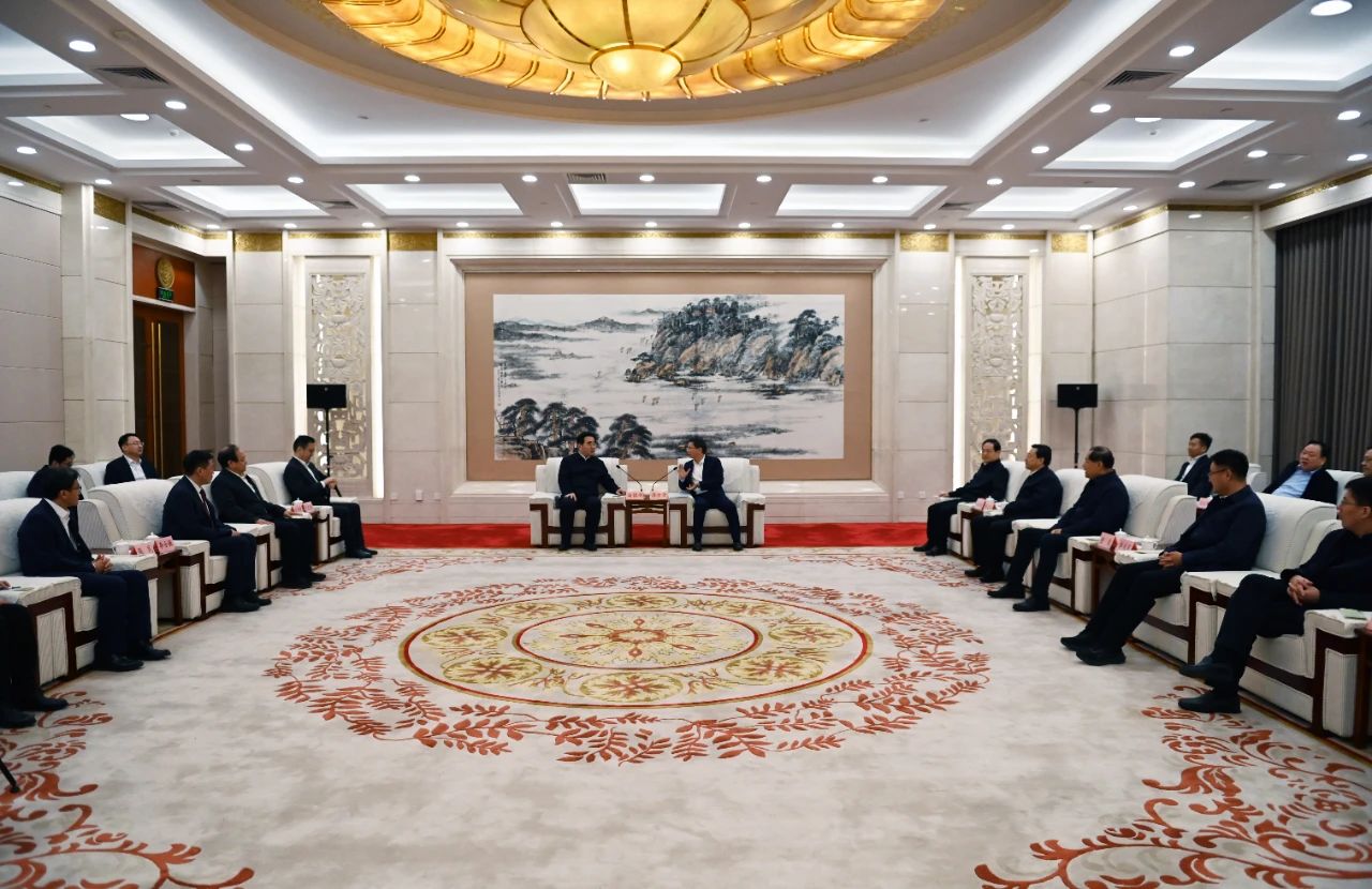 濟(jì)寧市委書記溫金榮，市委副書記、代市長(zhǎng)張海波會(huì)見滿慎剛一行