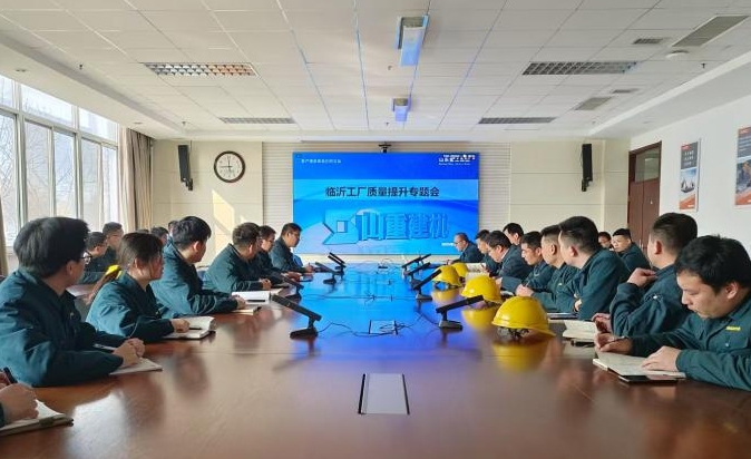 山重建機持續(xù)提升挖掘機產品質量